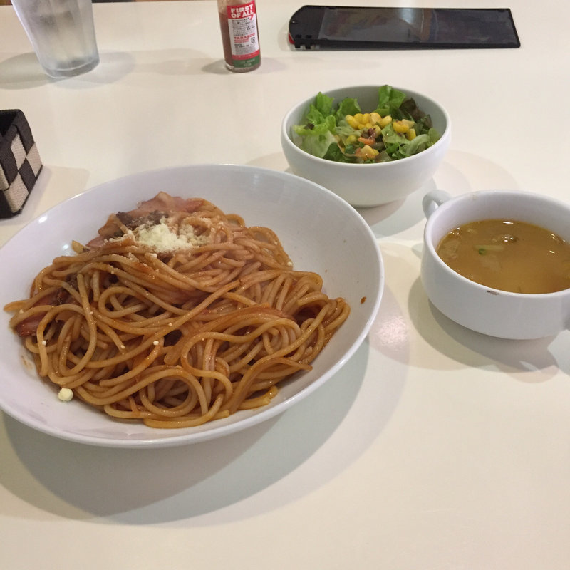 昔ながらのナポリタンスパゲティー （サラダスープ）(キッチン KAZU)