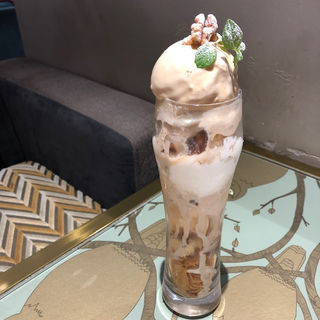 紅茶のアイスとクルミのレアチーズパフェ(スズ カフェ 広島パルコ店 （SUZU CAFE）)