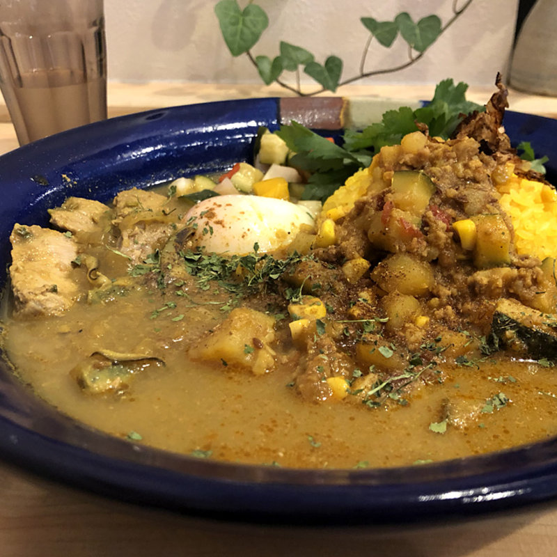 2種あいがけカレー(スパイスカレー旬香唐 総持寺店)