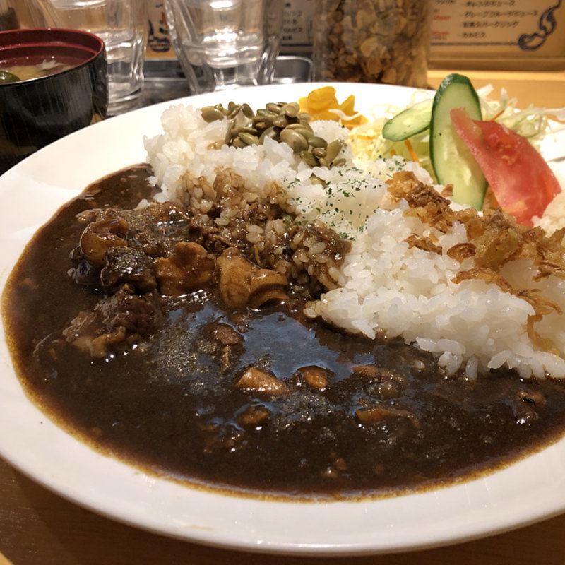 牛すじ麻カレーセット(Grill & Kitchen かぼちゃの馬車)