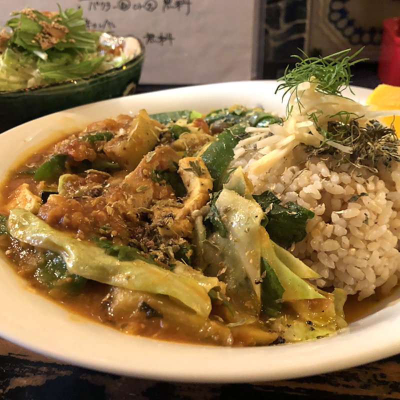 色々野菜と鶏肉のレンズ豆カレー(北浜酒場 GORI)