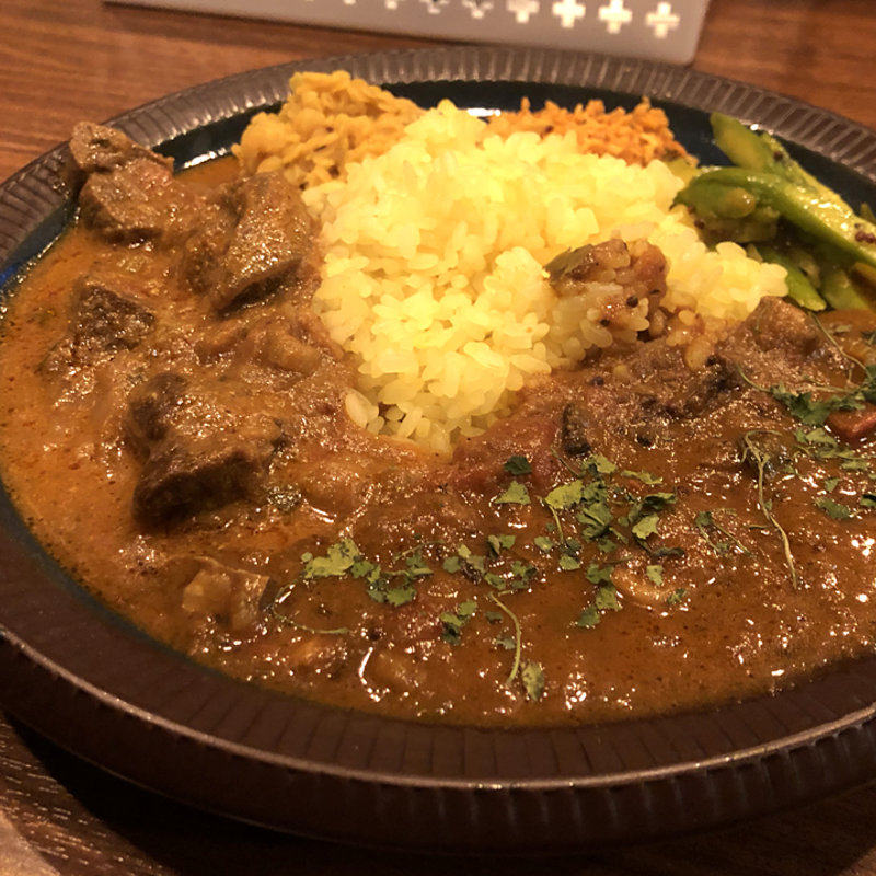 2種盛(スリランカ式ポークカレー＋マトンカレー)(カレー屋ブンブンスパイス)