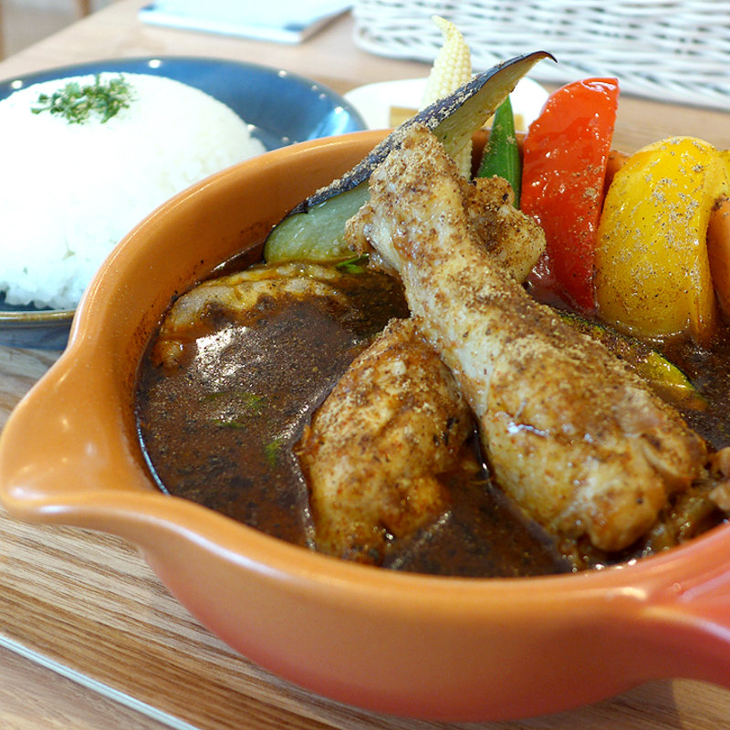 『京赤地鶏』の手羽元スープカレー(5辛/ライス中)(土鍋スープカレー 近江屋清右衛門 （Cray pod soup curry Ohmiya Seiuemon）)