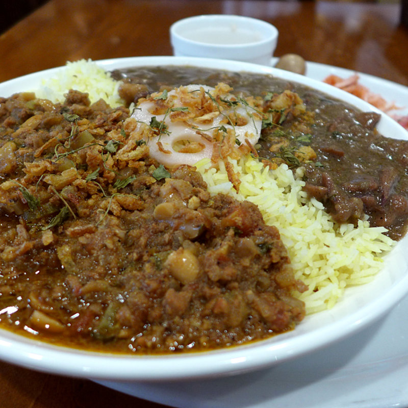 やげん軟骨とナッツのキーマカレー＆イカとキノコのマサラ(サムヤ （Ssam_ya）)