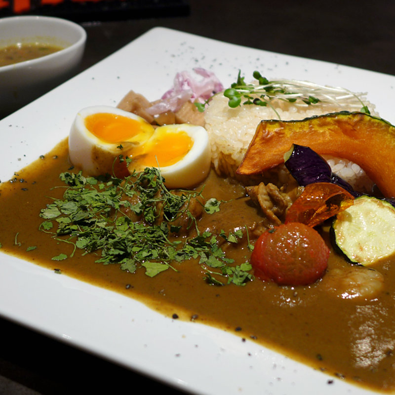 本日の気まぐれカレー(エビとホタテ)※ゆで玉子付き/ライス小(アーユル ベイブ カレー （Ayur babe Curry）)