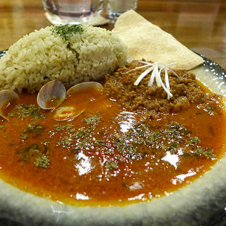 たらチャンのドライキーマ＆しじみの佃煮とあさりのベルモット蒸しカレー(カレー アベシ （Curry Aveshi）)
