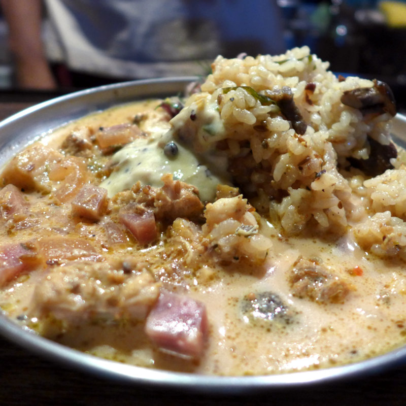 油ボーズとゴマフグ・ナスとビーツのクリームチーズカレー!!(堕天使かっきーin青空食堂)