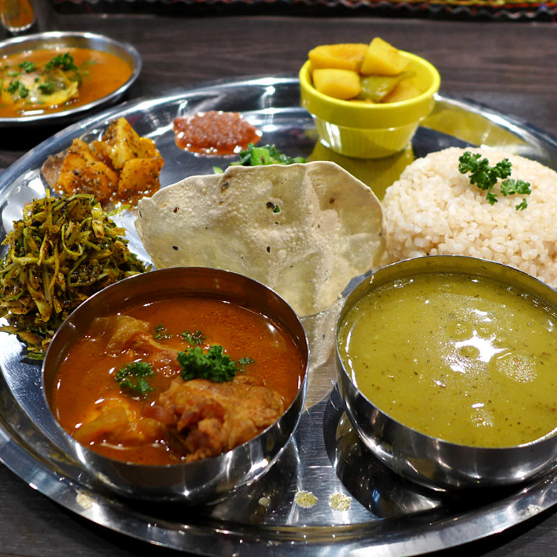 ダルバート2種プレート(チキン・ツバス)(ダル屋)