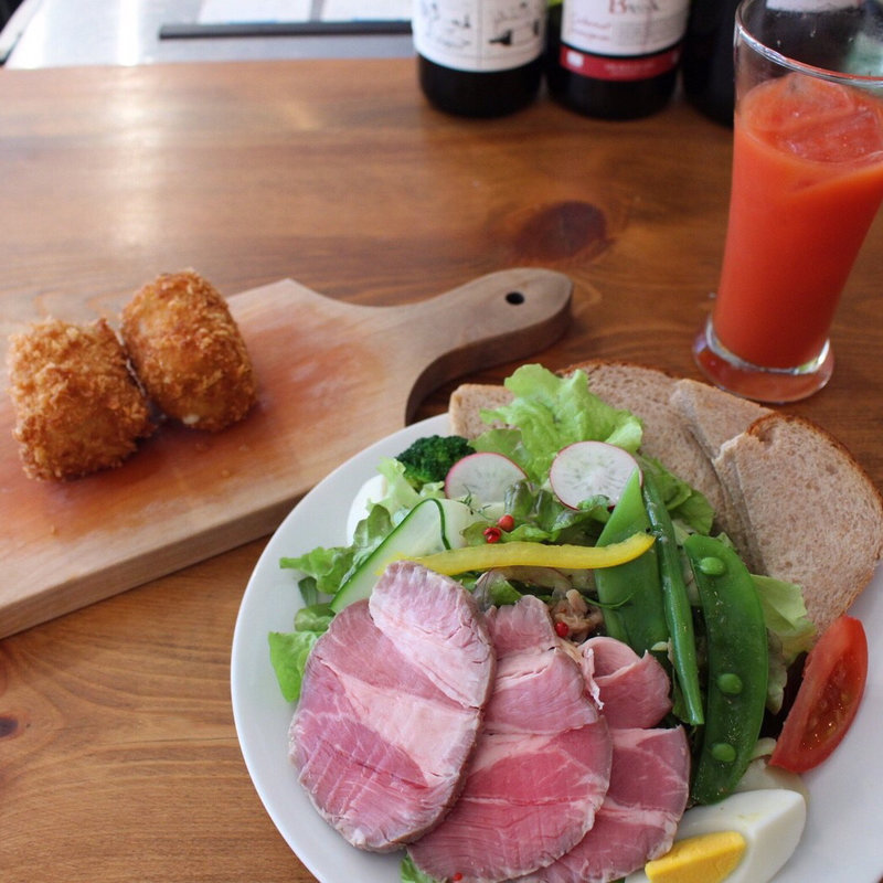 コロッケ2個付き自家製ハム入りニース風サラダ(西冨家コロッケ店 )