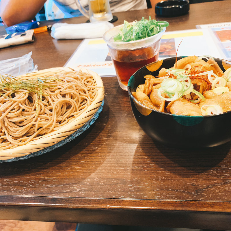 ざる蕎麦豚丼セット(居酒屋でんでん)