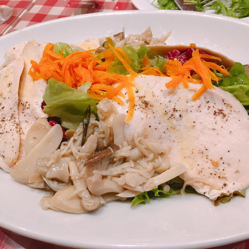 チキンとキノコのサラダ(ギィオットーネ （GHIOTTONE）)