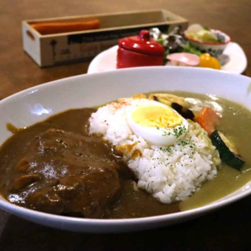チキンカレーと野菜のグリーンカレーのダブルカレー(コーヒー ショップ ラブ)