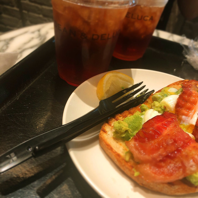 アボカドトースト(DEAN & DELUCA カフェ 六本木)