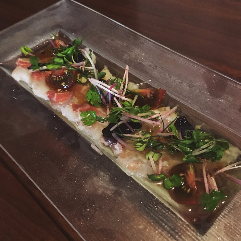 黒トリュフと昆布〆真鯛のカルパッチョ(大衆ビストロ　瓦屋ROOT)