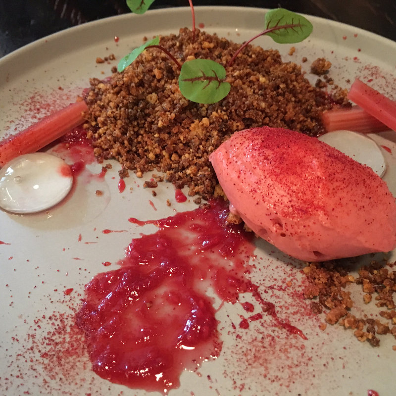 ルバーブの芽吹き(Hasso Dolceteria Hokkaido)