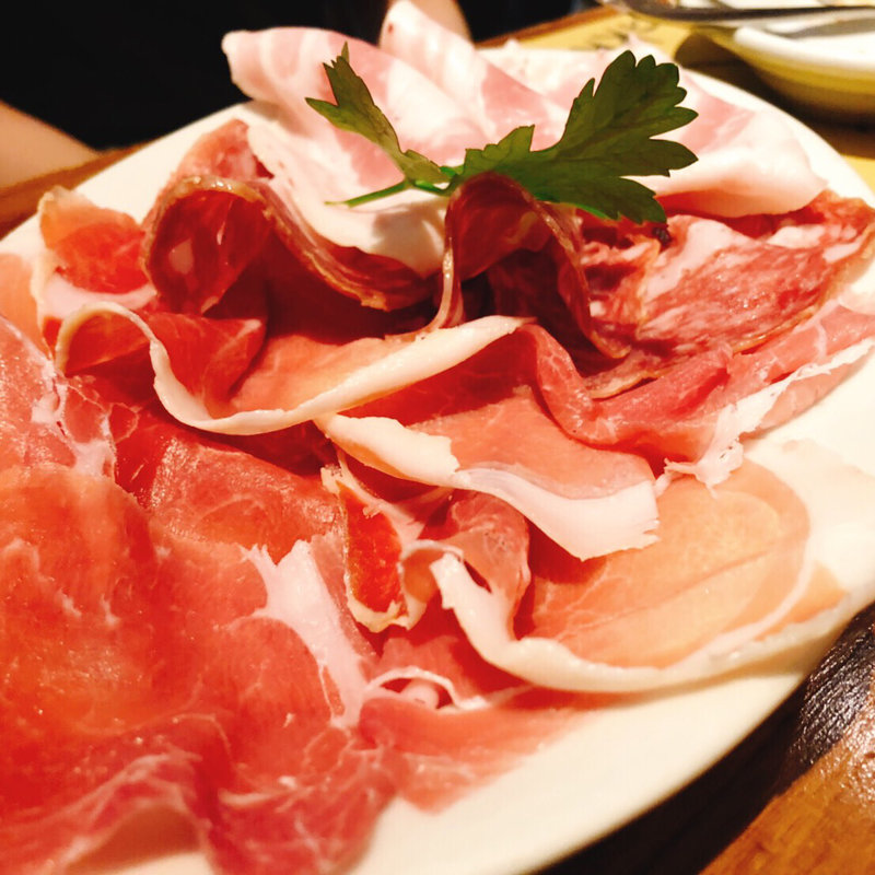 こだわりのハム盛り(ピッツェリア バッカムニカ)