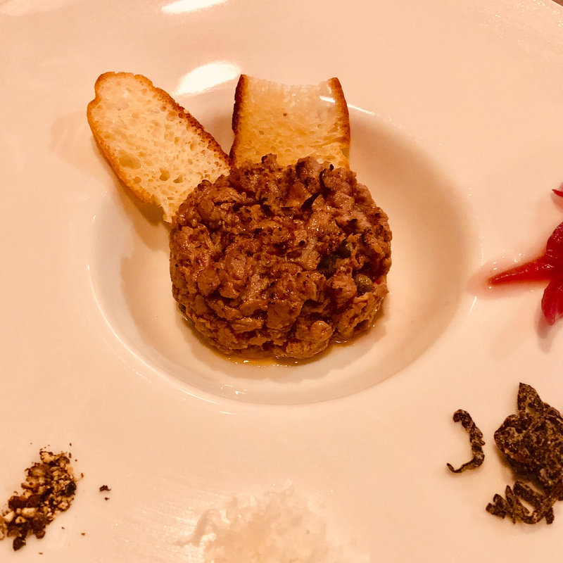 熟成肉のタルタル(カルネヤ)