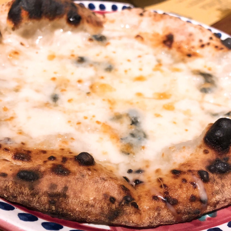 4種のチーズとハチミツ  sサイズ(ピッツェリア バッカムニカ)