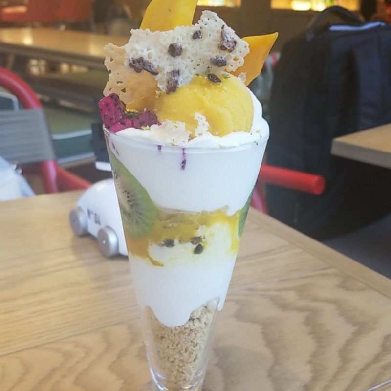 マンゴーとパッションフルーツのパフェ(Lexus meets...the spindle)