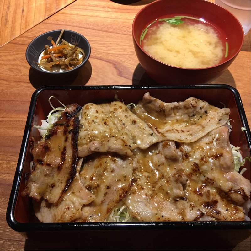 炭豚重(美味秋藤)