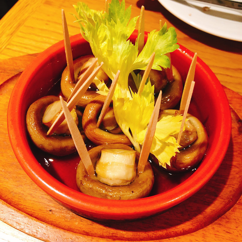 マッシュルームのアヒージョ　バケットつき(MUSHROOM TOKYO（マッシュルームトーキョー 表参道）)