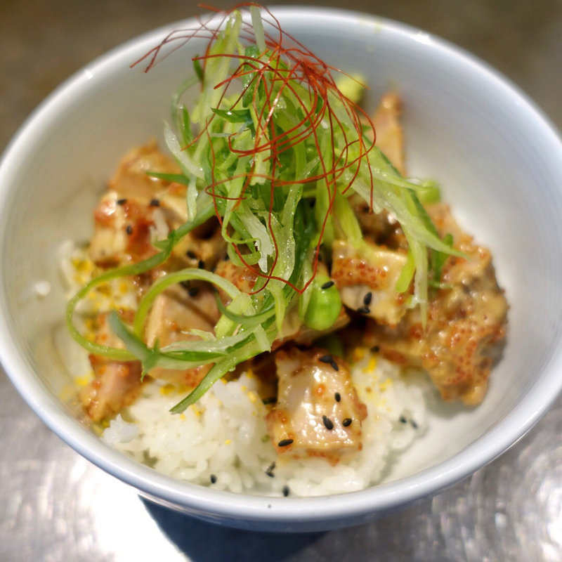 アヒポキ風豚丼(ソラノイロ ARTISAN NOODLES)