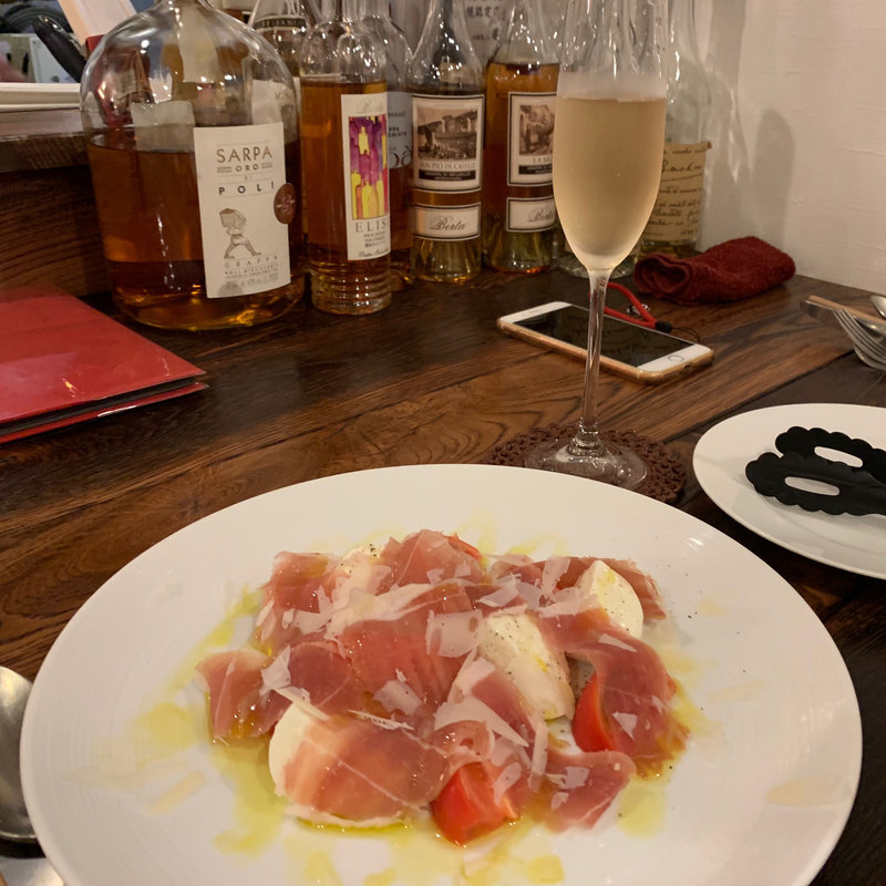 水牛モッツァレラとフルーツトマトと生ハム(菴)