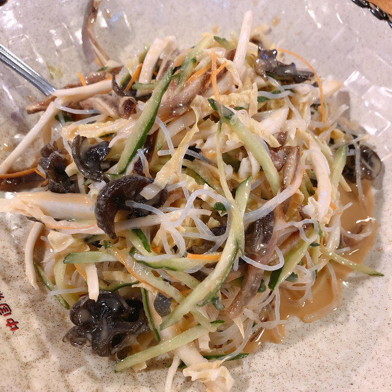 キクラゲとミミガーのサラダ(中国茶房８心斎橋店（2022年5月31日 閉業）)