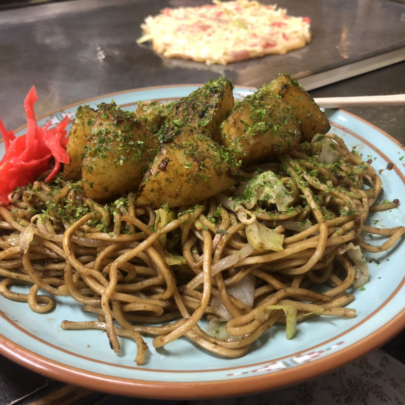 ポテト焼きそば(はとやお好み焼店)