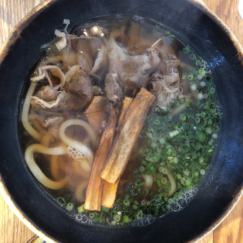 博多の肉うどん(うどんと鶏めし 福すけ)