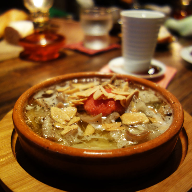 和牛もつとごぼうの博多ぐつぐつ(博多の洋食店 ロジウラリブレ(Libre))