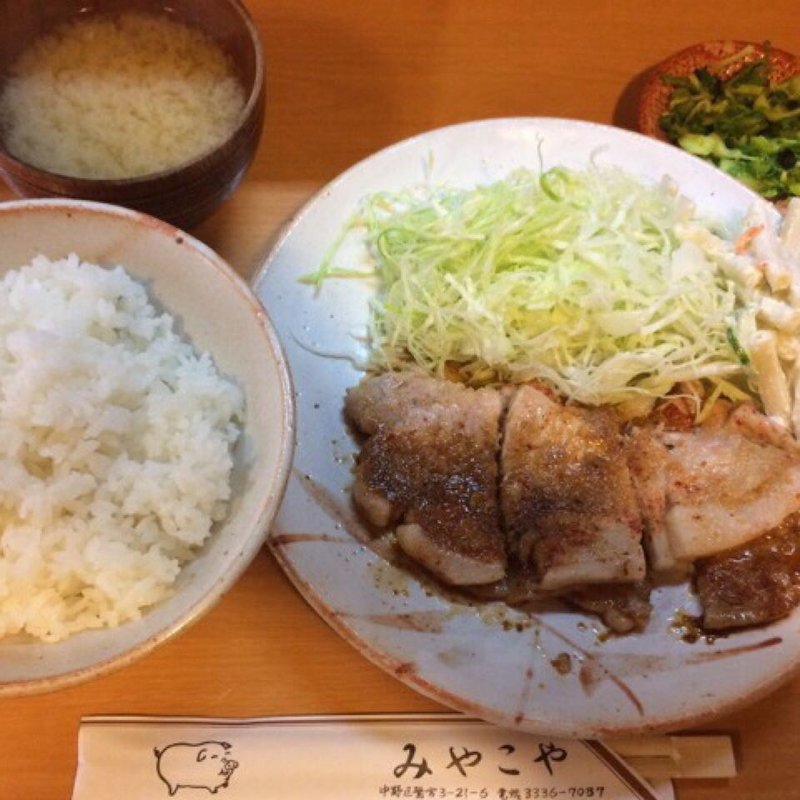 ロースにんにく焼定食(とんかつ みやこや)
