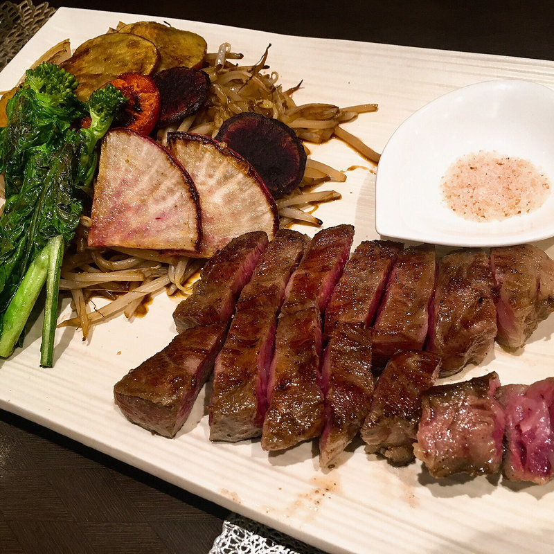 佐藤ブランド牛≪A5ランク≫サーロインステーキ（茨城） ～季節の有機野菜添え(山梨)～(玄 （くろ）)