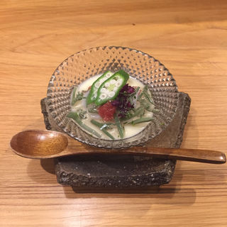 オクラとじゅんさいの冷製茶碗蒸し(炭Kappo hirac)