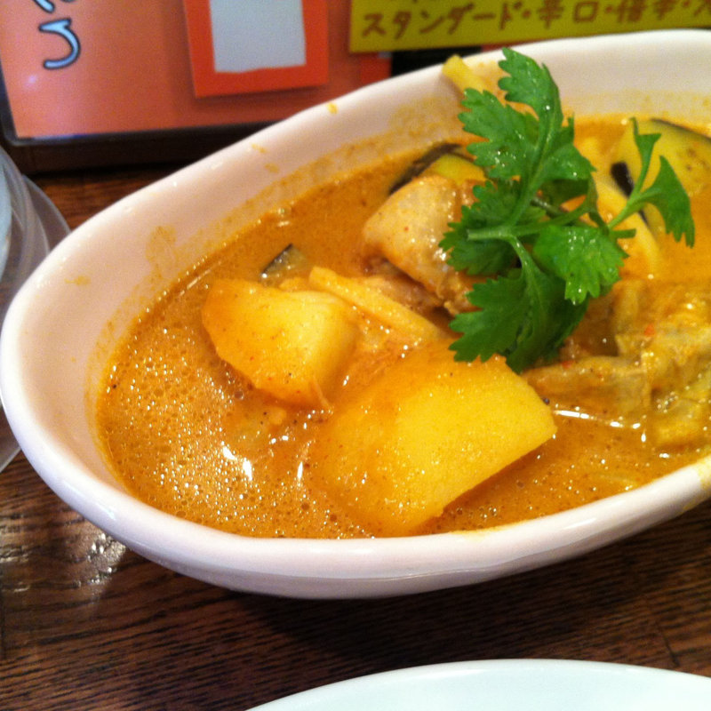 ゴロゴロ具だくさんチキンカリー(アジア型 Yamitukiカリー 神保町店)