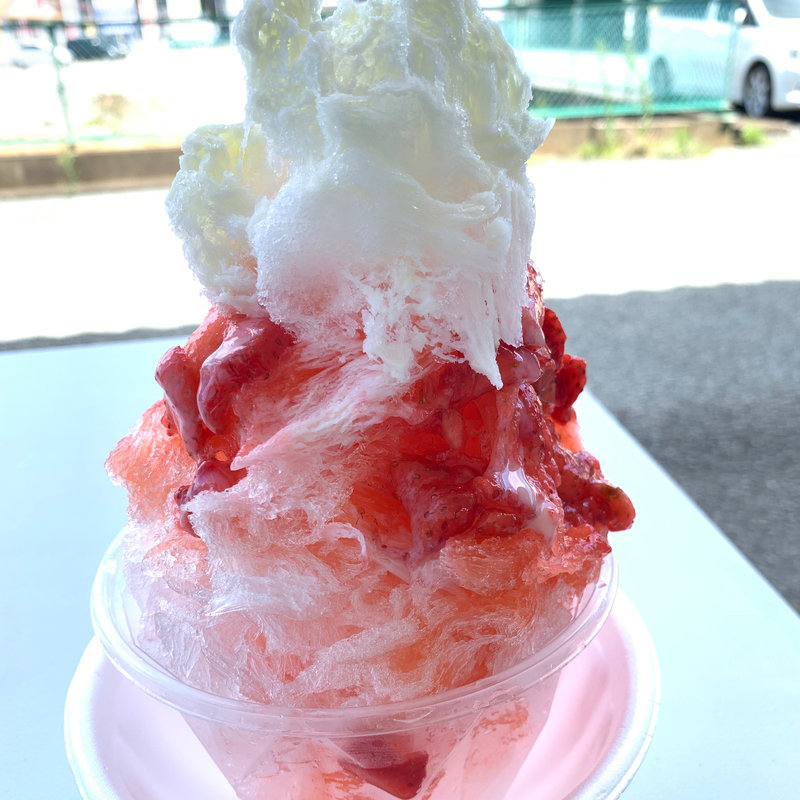 たっぷりいちご果肉かき氷(おやつマルシェ＆ZakkaOwl(雑貨オウル))