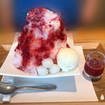 つぶ苺のかき氷(小倉山荘ファーム ダイニングカフェ)