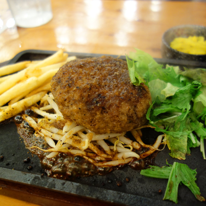 馬のハンバーグ定食(大衆馬肉酒場馬王 西新店)