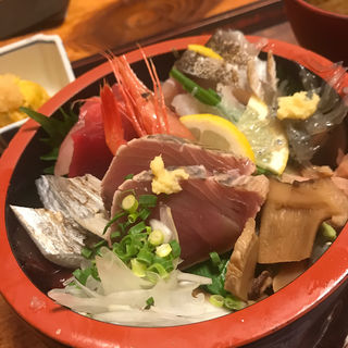 海鮮丼(富海亭 （ふうみてい）)