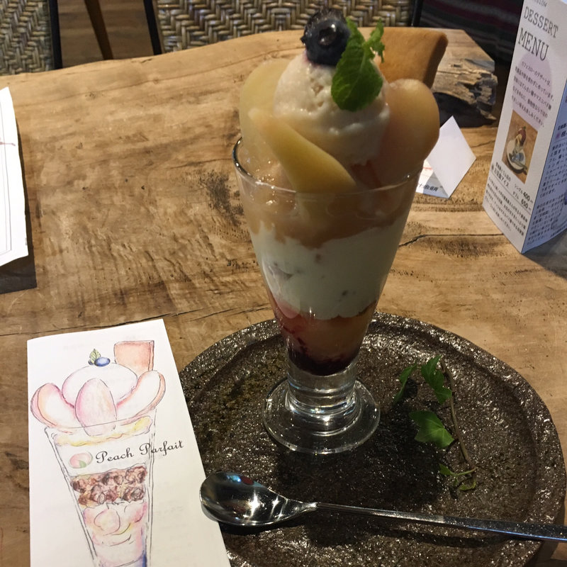桃のパフェ(季節)(カフェスロー)