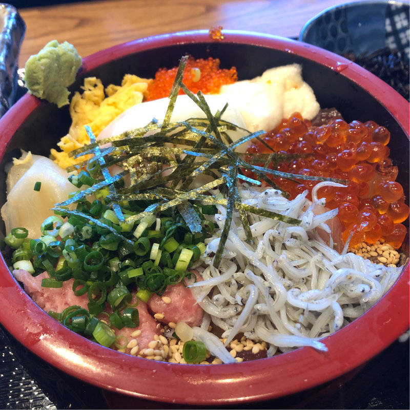 名物！茶ブリ入り海鮮丼 全部のせ(どん薩摩)