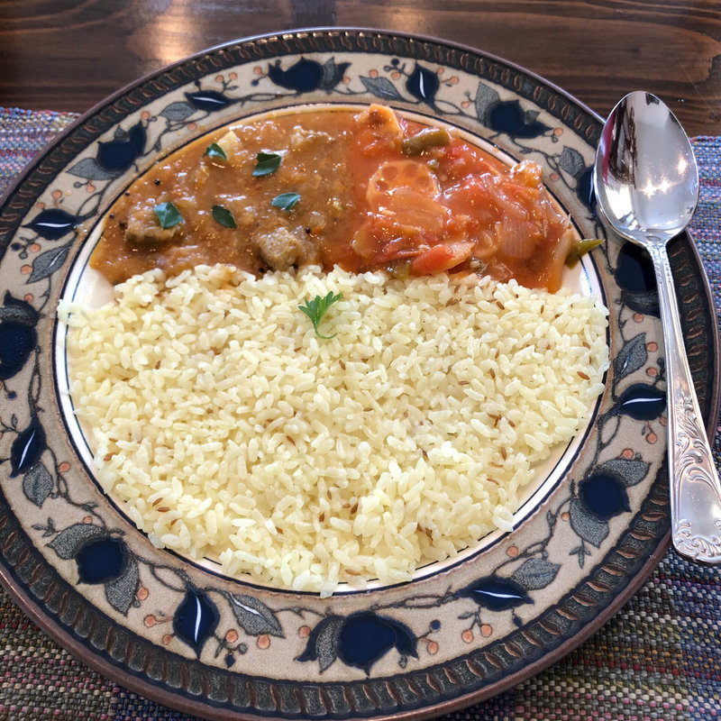 スパイシーポークカレーと南インドトマトカレー(Cafe茶論 （カフェ サロン）)