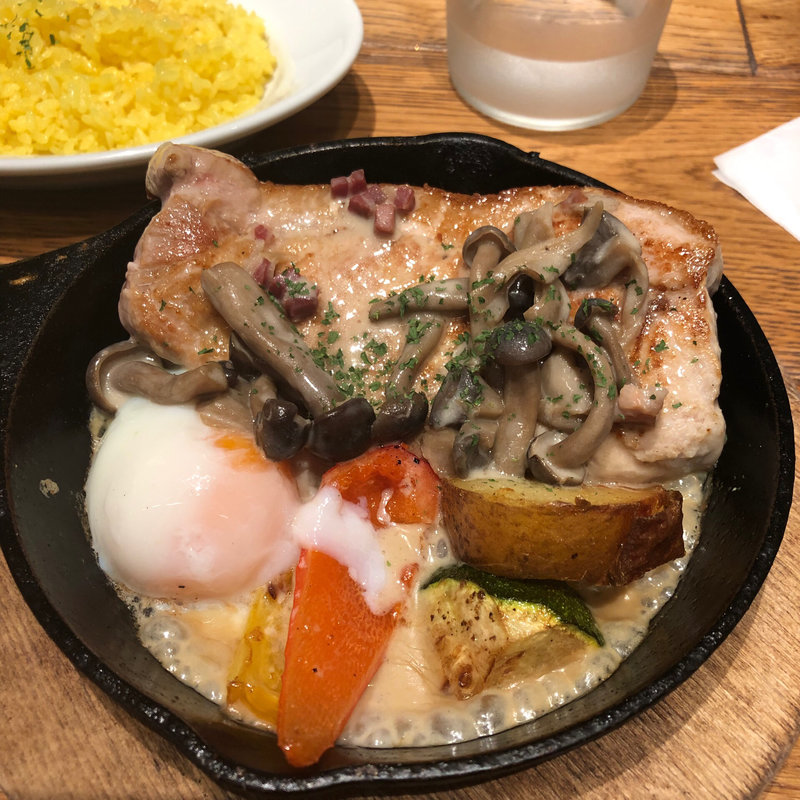 豚ロースのソテー キノコのソース(SALON BUTCHER & BEER（サロン ブッチャー アンド ビア） サロン ブッチャー アンド ビア NEWoMan新宿)