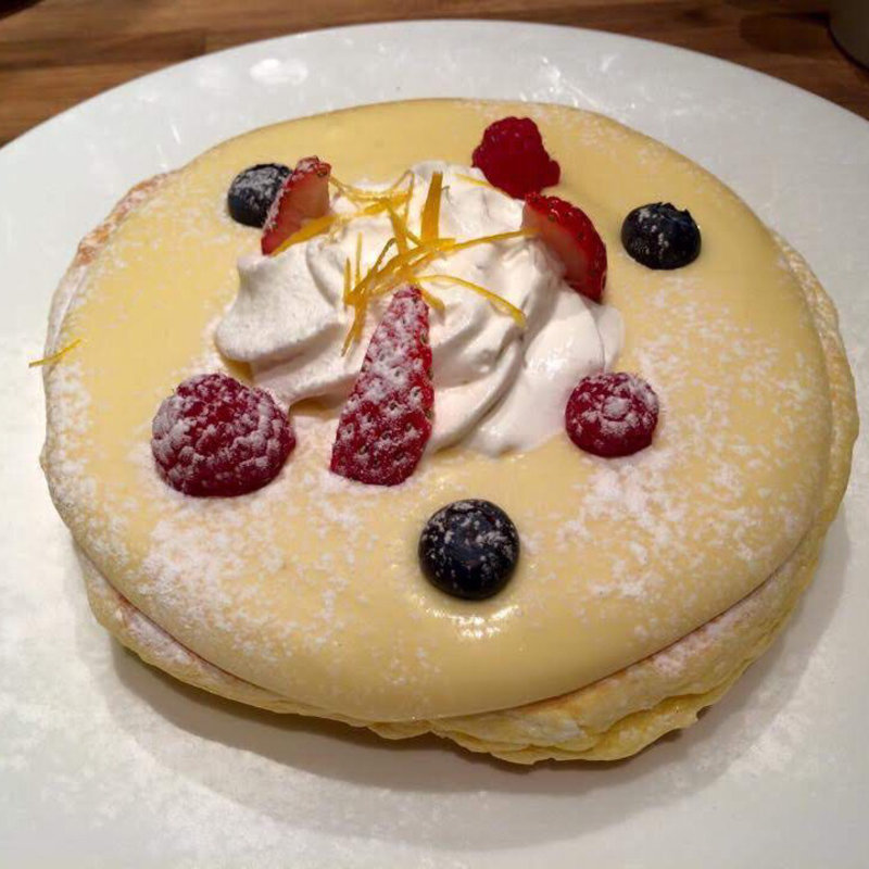 リリコイパンケーキ フルーツ盛り(モケス ブレッドアンドブレックファースト 中目黒店 （Moke's Bread & Breakfast）)