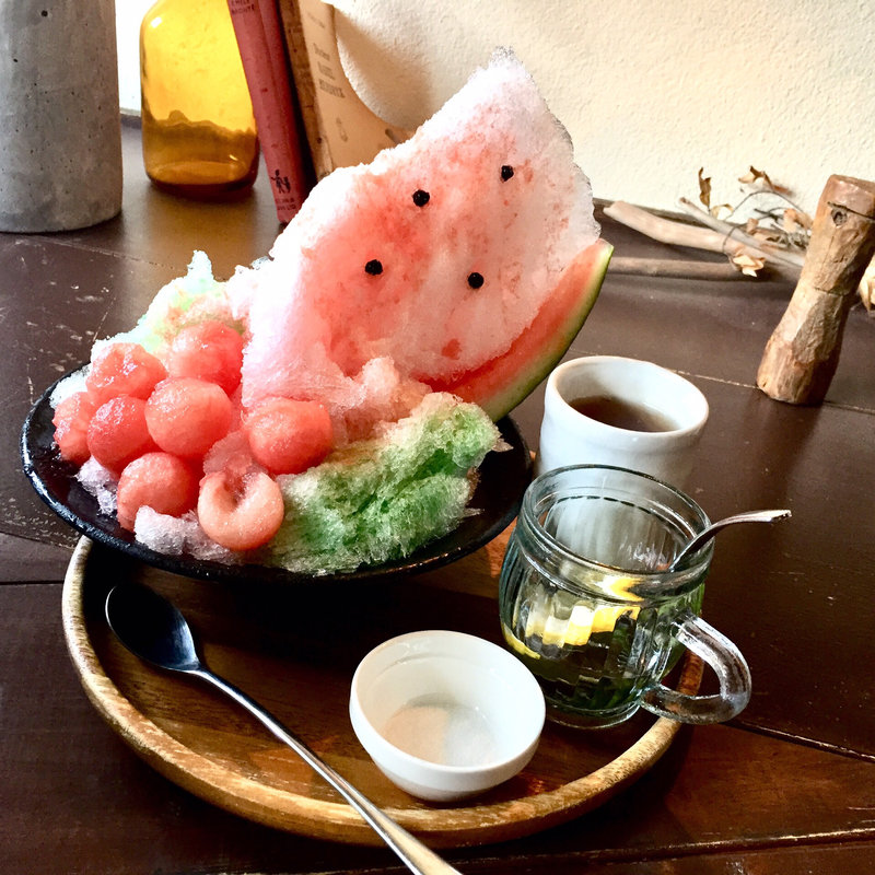 スイカのかき氷 ミントシロップ添え(カフェザッカギャラリーフラッグ)