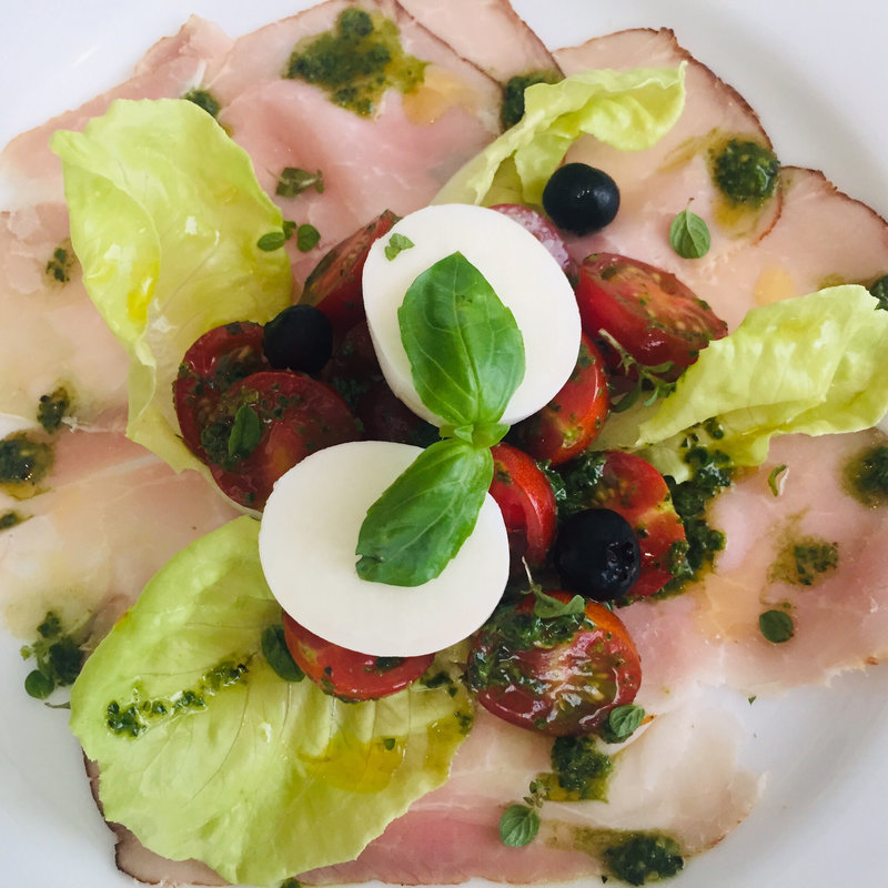 水牛モッツァレラのカプレーゼ(ラ ピッコラ ポエズィーア )