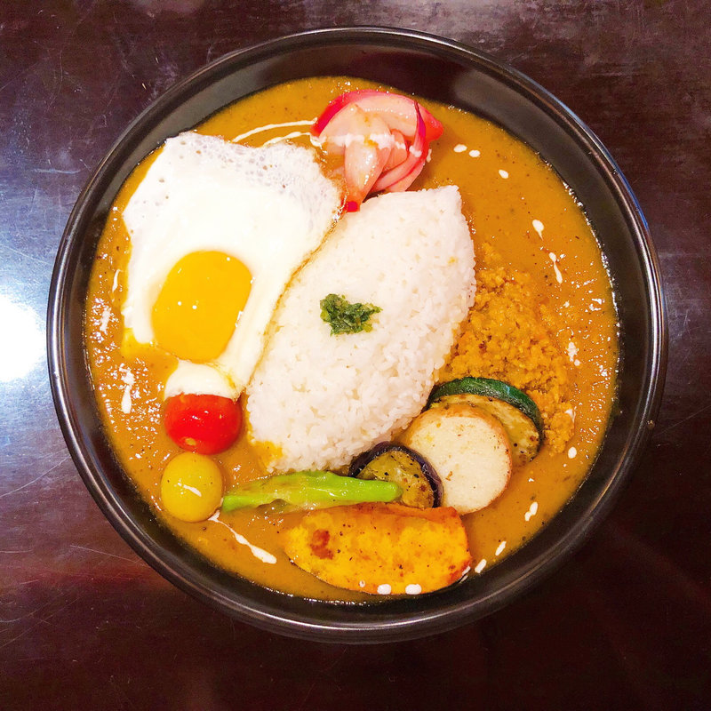 ダブルカレー （ライスM 目玉焼き、夏野菜トッピング）(東京ライスカレー（間借り先:へたれ!?）)