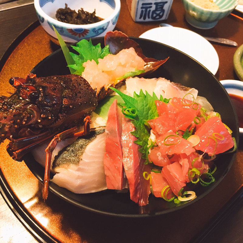 海鮮丼（通年昼数量限定）(伊勢海老　海鮮蒸し料理　華月 （カゲツ）)