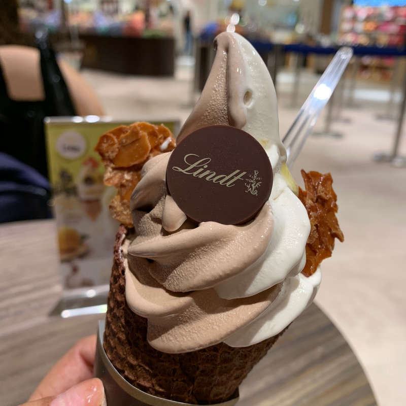 ソフトクリームショコラ(リンツ ショコラ カフェ 天王寺ミオ店)