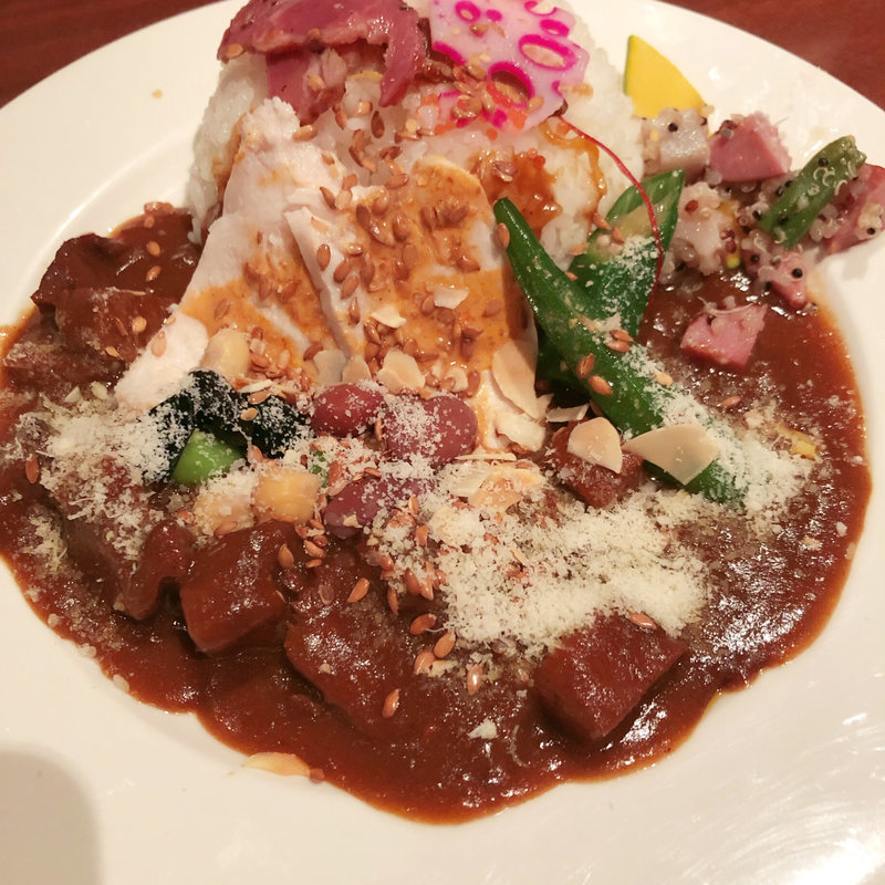 ビーフカレー(トッピング盛りすぎです)(シェラトン都ホテル大阪 )